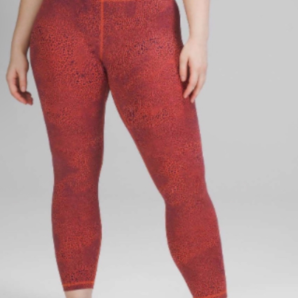 Lululemon Speck WunderUnder high rise legging, size 2, 28”.